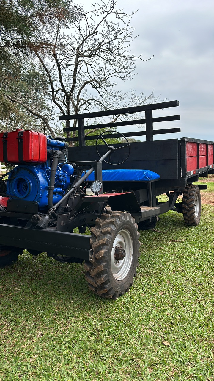 Carreta agrícola 4x4  2 pistões motor a diesel